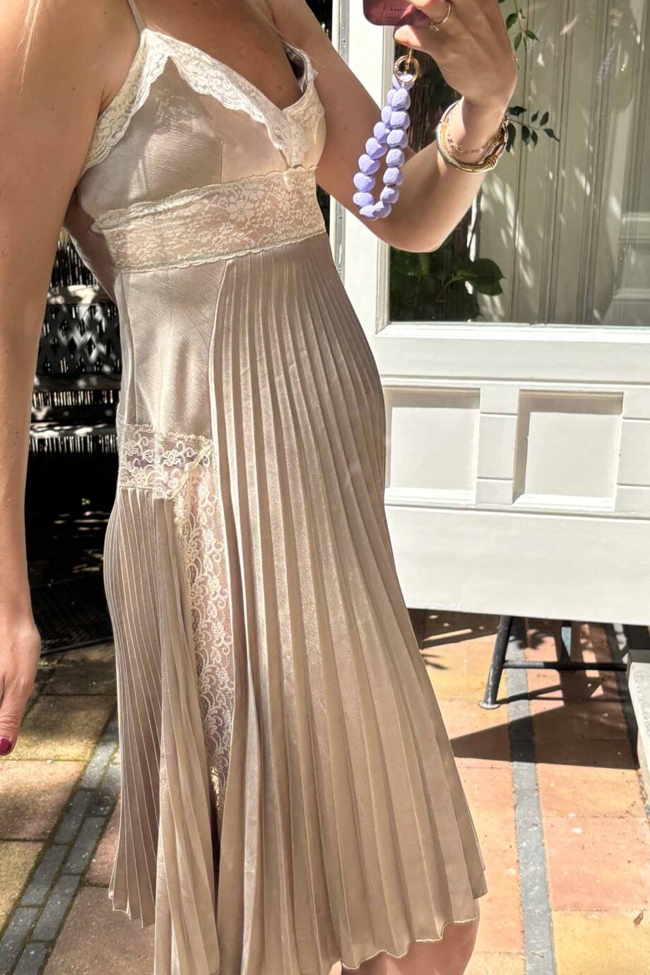 Or plissé en satin robe Parisienne