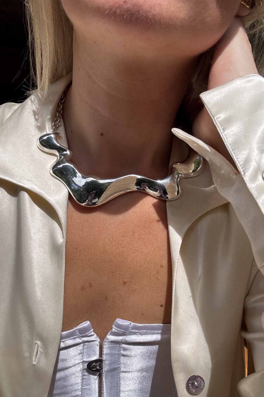 Crème de seta silk pearl button blouse