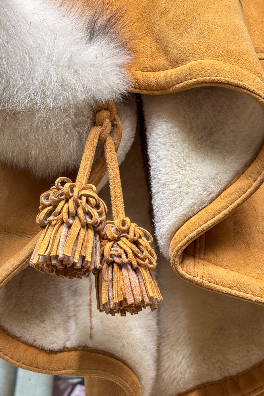 La Dolce vita luxe suede lammy cape