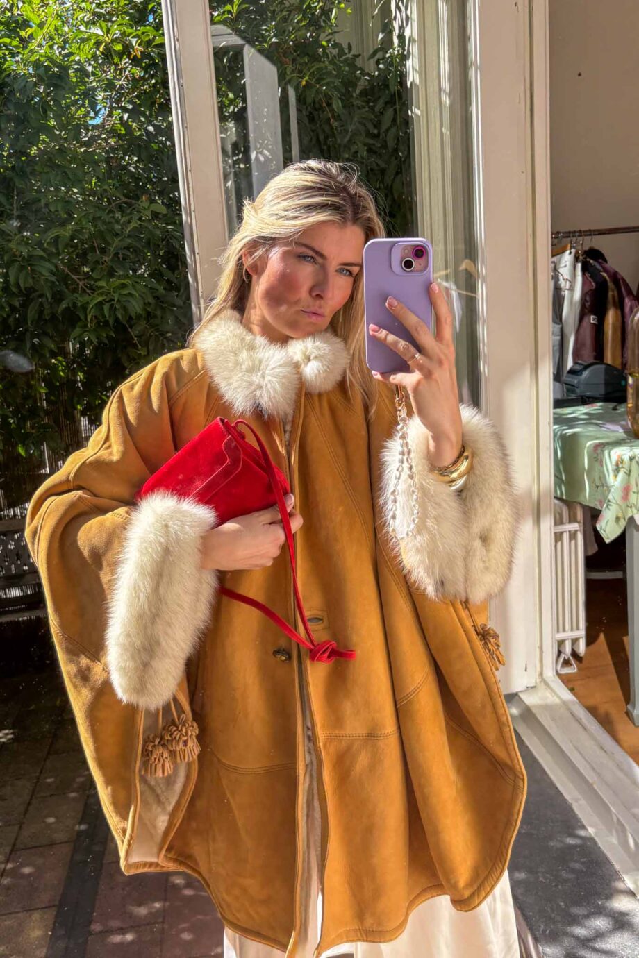 La Dolce vita luxe suede lammy cape