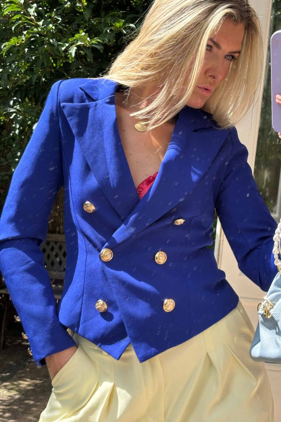The cobalt blue in Paris oui oui autumn blazer