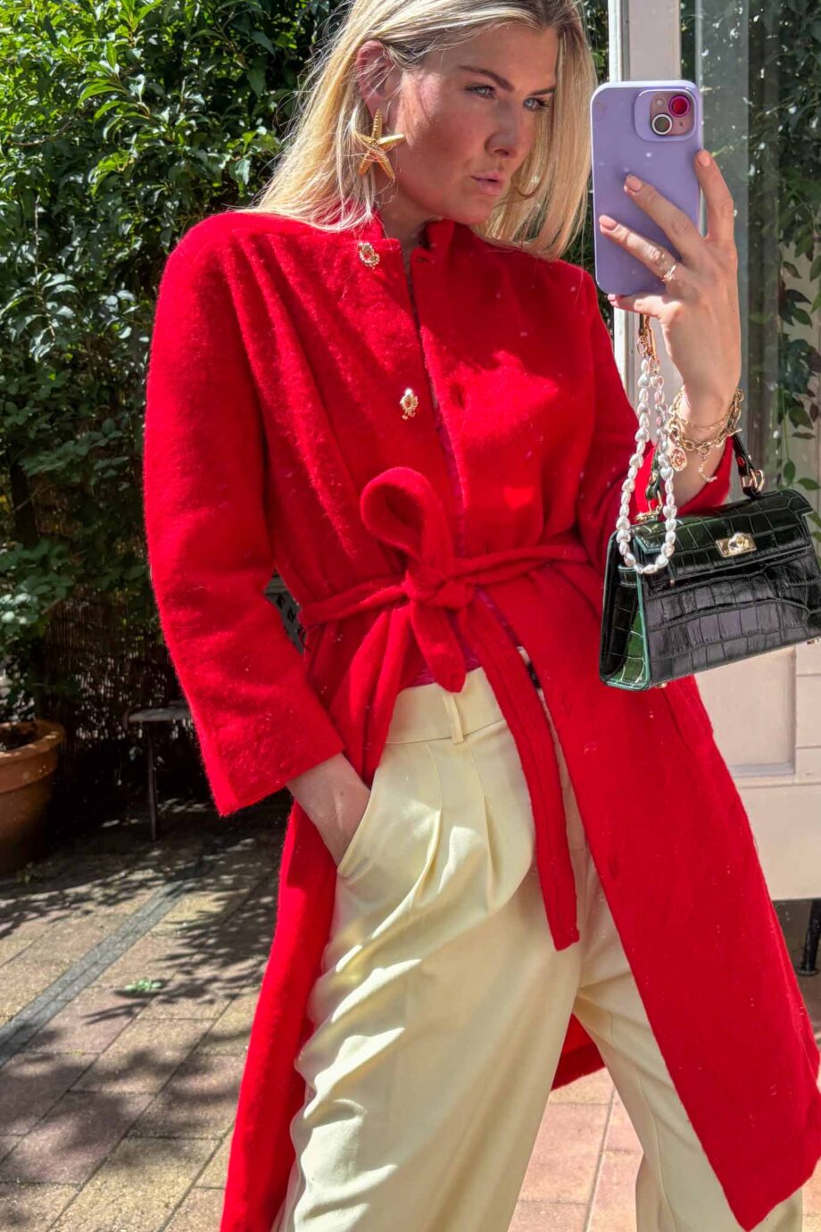 La femme en rouge vintage maxi robe