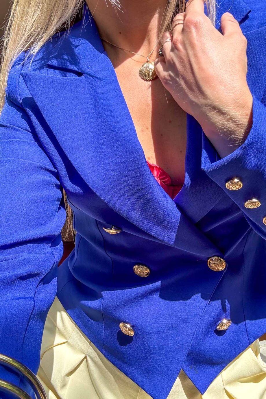 The cobalt blue in Paris oui oui autumn blazer