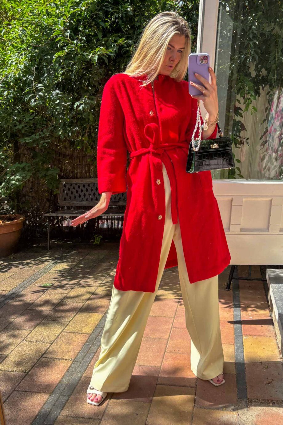 La femme en rouge vintage maxi robe