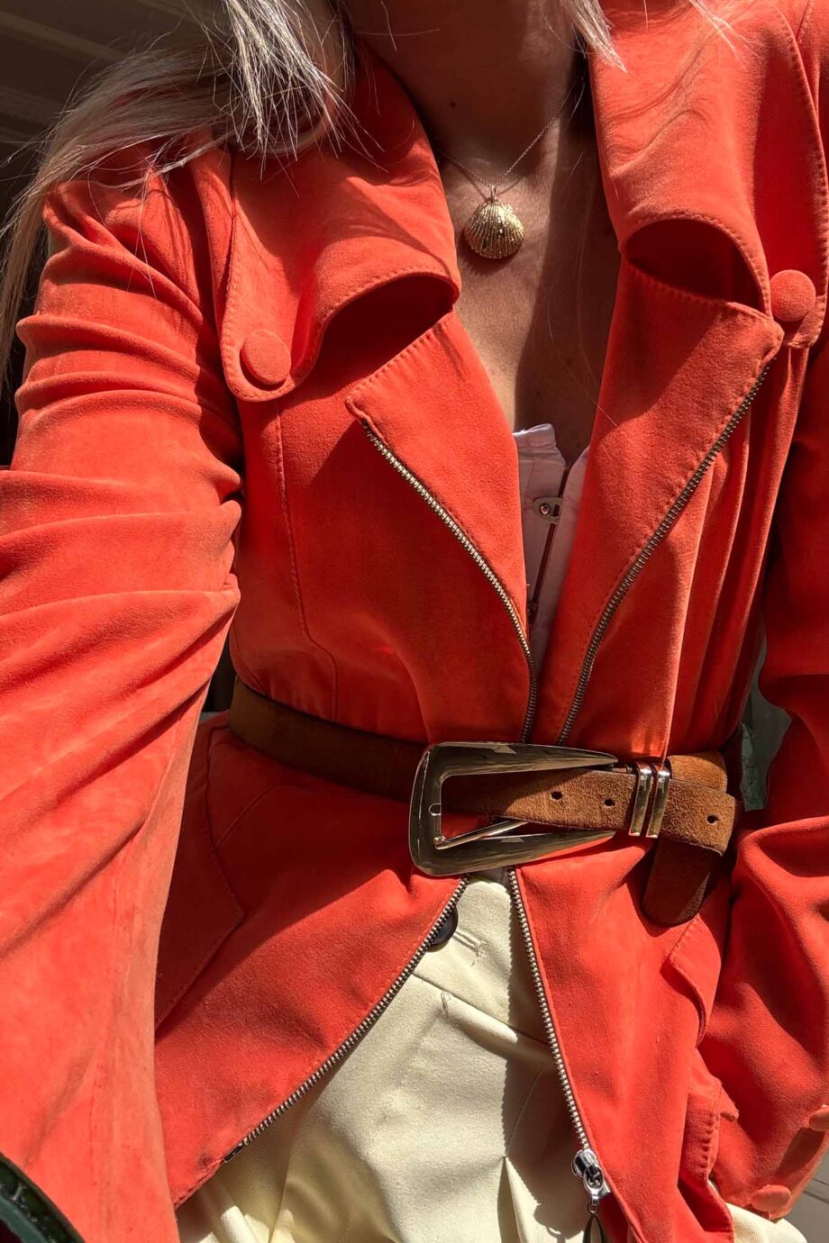 Sunkissed velvet jacket ’60s modern chic
