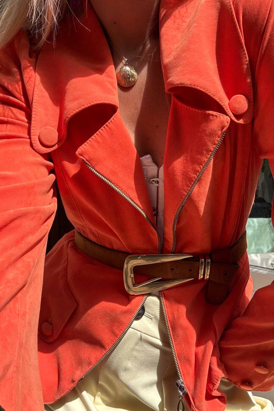 Sunkissed velvet jacket ’60s modern chic