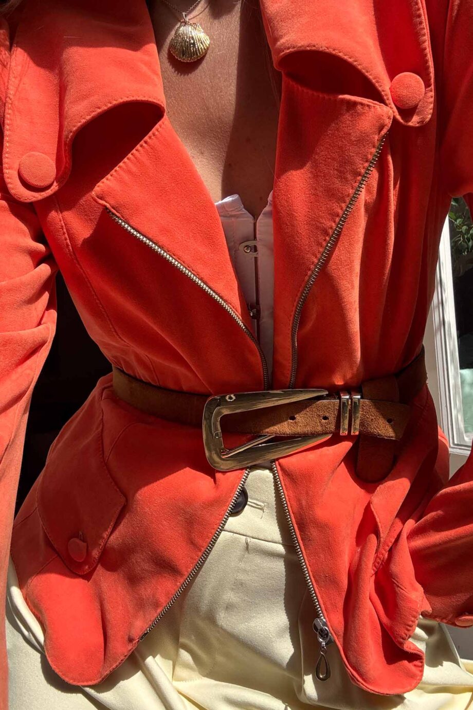 Sunkissed velvet jacket ’60s modern chic