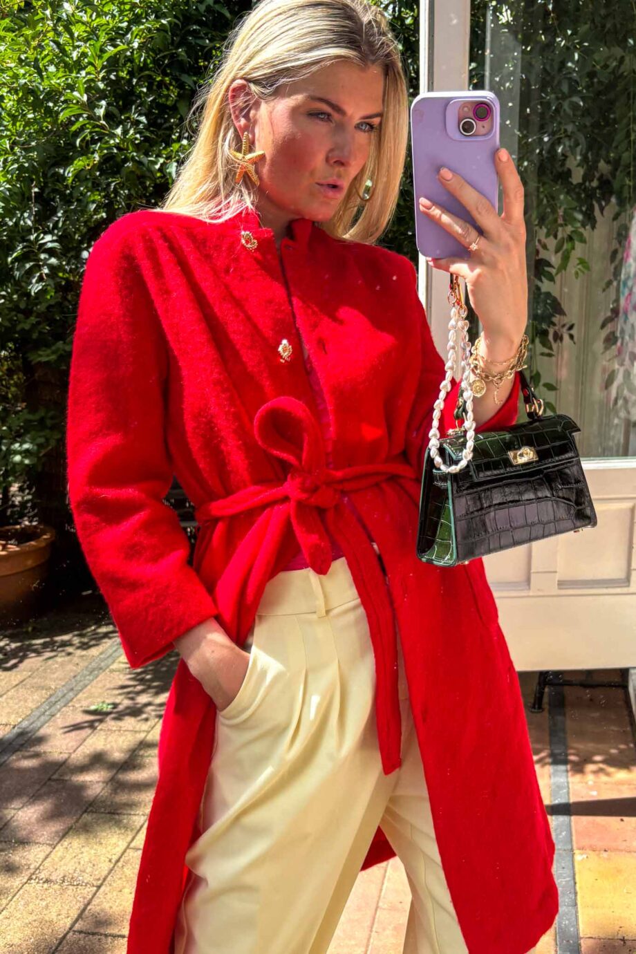 La femme en rouge vintage maxi robe