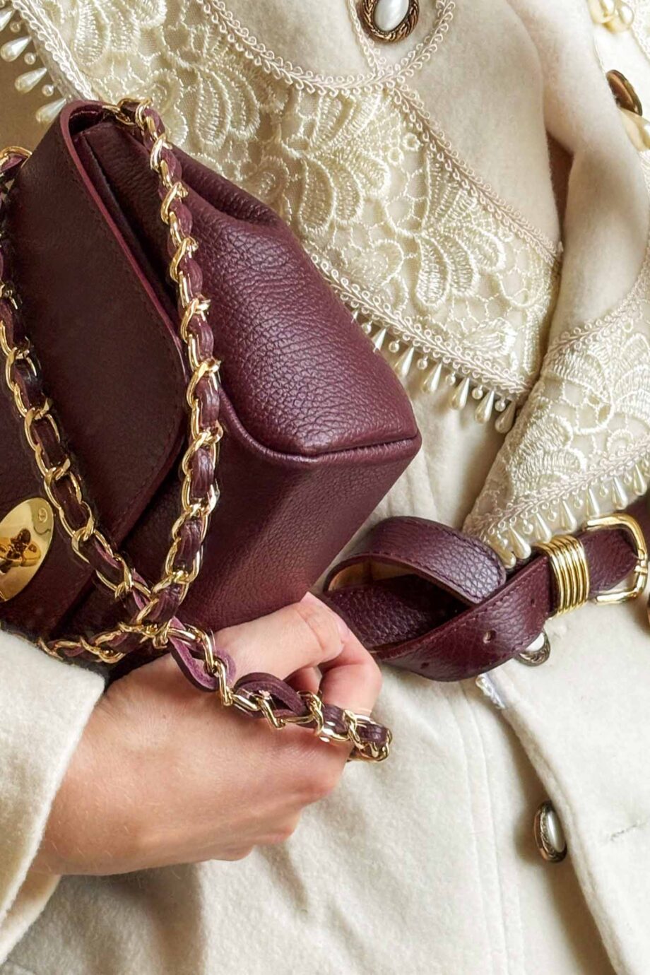 Chic Amalfi coast leather bag 