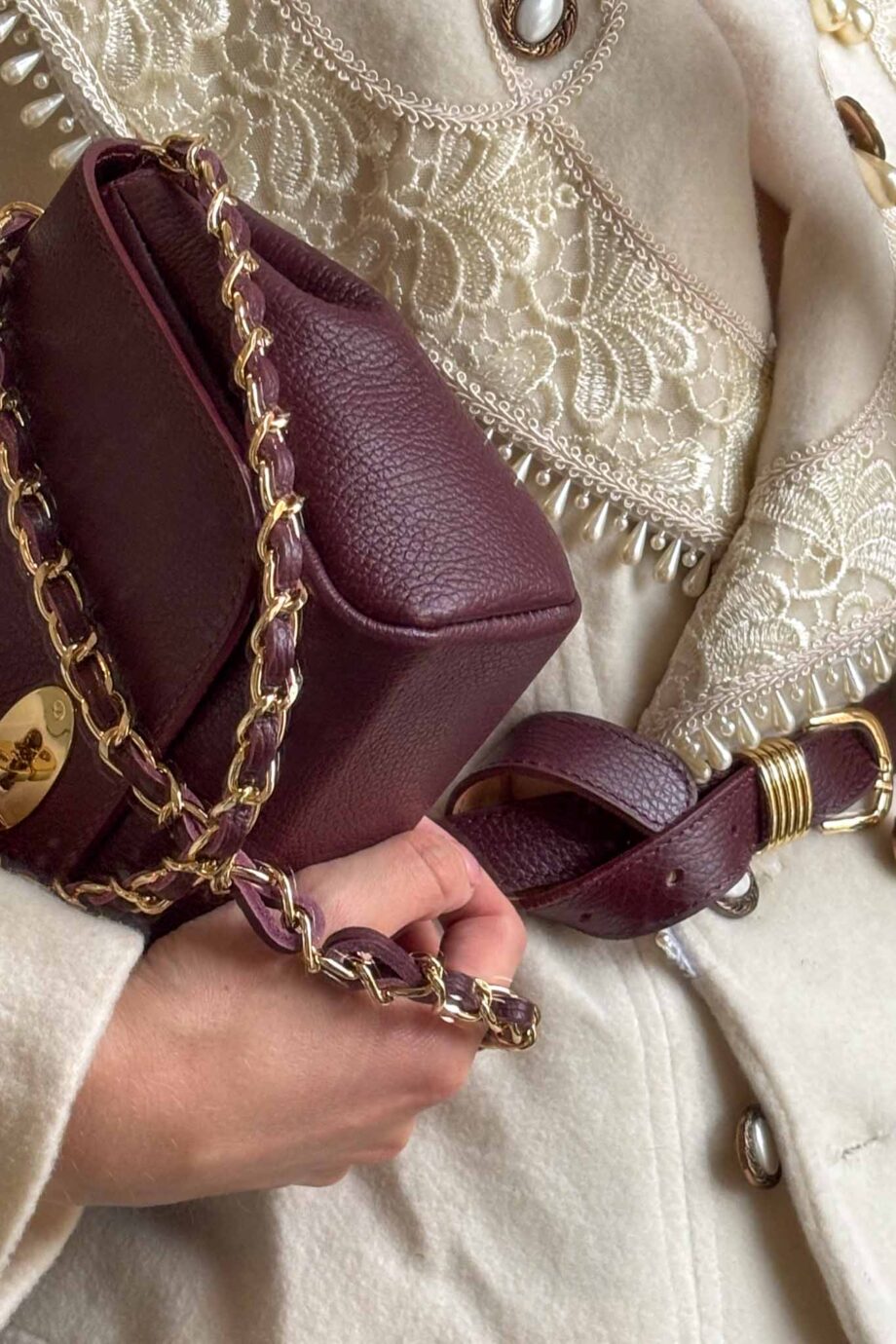 Chic Amalfi coast leather bag 
