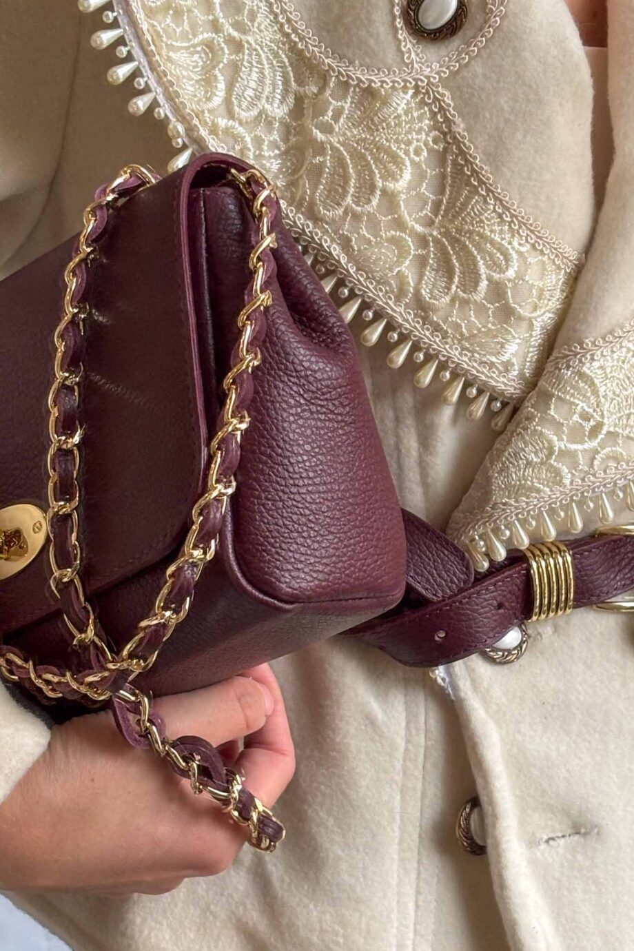 Chic Amalfi coast leather bag 