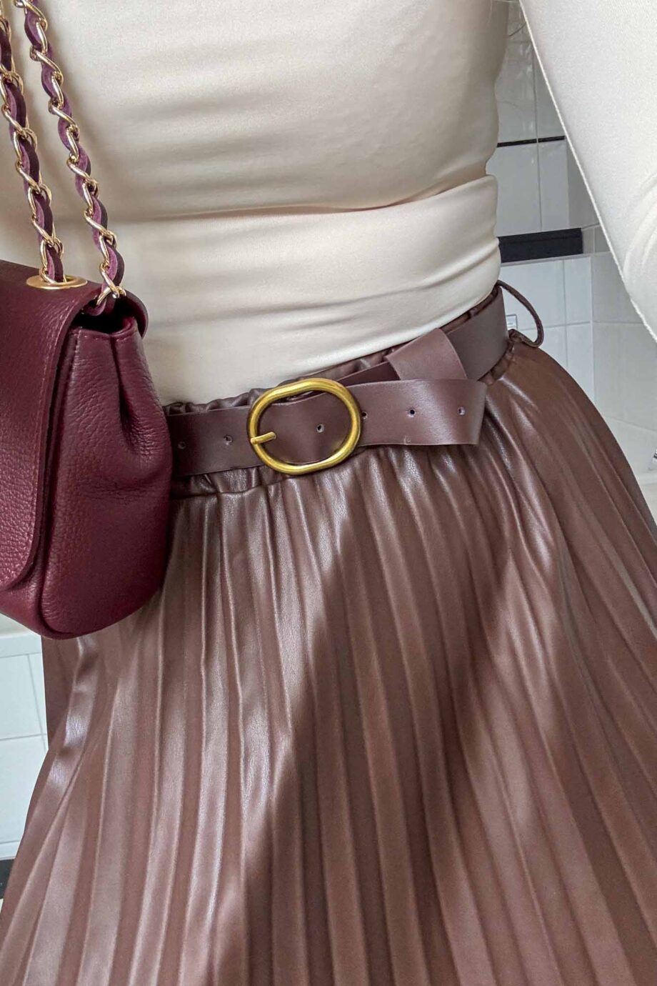 Chic Amalfi coast leather bag 