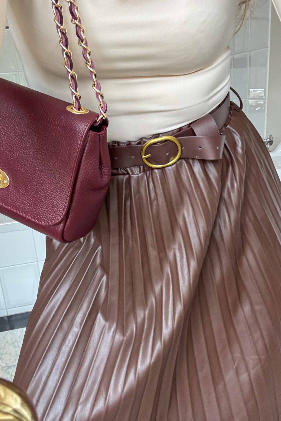 Chic Amalfi coast leather bag 